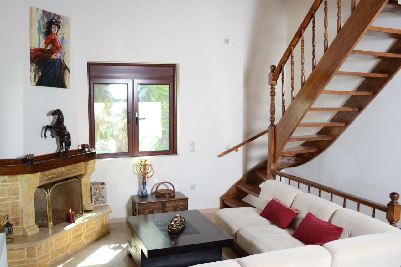 Villa Bella Loukisia Loukissia Екстериор снимка
